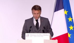 Emmanuel Macron rend hommage à Jean-Pierre Elkabbach: "Il avait l'obsession de ne rien manquer de son époque"