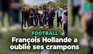 Quand François Hollande joue au foot avec les pires chaussures devant des jeunes à Strasbourg