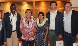 Anne Hidalgo esquive la visite d'un site de surf à Tahiti pour les JO et crée la polémique