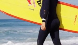 Justine Dupont surfe enceinte