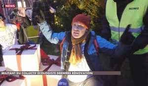 Strasbourg : Des militants écologistes aspergent de peinture le sapin de Noël