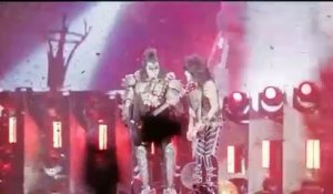Kiss chante "Rock and Roll All Nite" à son ultime concert