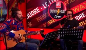 Raphaël et Waxx interprètent "Jingle Bell Rock" en live dans Foudre