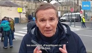 Nicolas Dupont-Aignan manifeste, à Rennes, aux côtés des agriculteurs