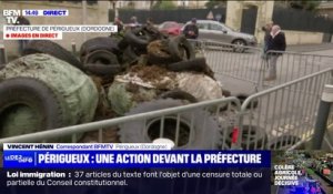 Périgueux: des tracteurs déversent des déchets devant la préfecture