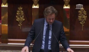 Boris Vallaud (PS) au gouvernement: "Vous défendez la France du rond-point des Champs-Élysées"