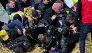 Salon de l'Agriculture : vives tensions à l'arrivée de Macron, des heurts retardent l'ouverture