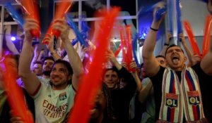Paris : 400 supporters lyonnais reforment « un virage de Gones » dans un bar durant les matches de l'OL