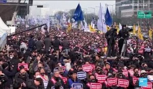 Le gouvernement sud-coréen annonce suspendre les médecins en grève
