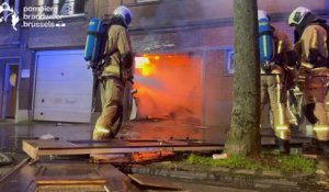 "Important dégagement de fumée": une explosion suivie d'un incendie dans un garage à Anderlecht