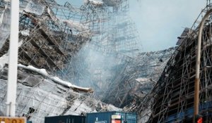 Copenhague : la façade calcinée de la vieille Bourse s’est effondrée, deux jours après l'incendie