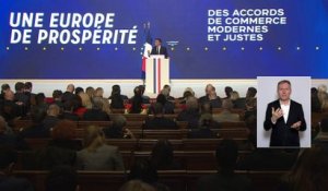 Emmanuel Macron souhaite « réajuster très profondément notre politique commerciale »