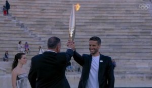 Paris 2024: la flamme olympique transmise à la France