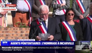 Patrick Maugars (maire d'Incarville, dans l'Eure): "Nous sommes tous réunis pour rendre un hommage aux deux agents pénitentiaires sauvagement assassinés il y a deux jours"