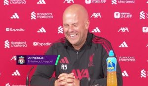Liverpool - Slot : “Leoni ? Un beau garçon, comme la plupart des italiens !”