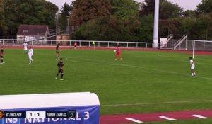 Le gardien de Thonon Evian marque après un dégagement depuis sa propre surface - Foot - National 3