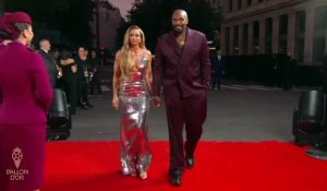 L'arrivée de Kate Scott, présentatrice de la soirée - Foot