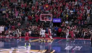 Clippers - Derrick Jones Jr fait exploser la salle avec deux dunks monstrueux !