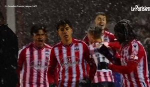 L'incroyable bicyclette sous une tempête de neige en finale de la Premiere League Canadienne