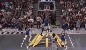 Spurs - Wembanyama s’envole pour un dunk spectaculaire sur Draymond Green