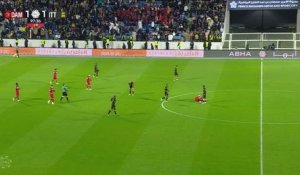 Al-Ittihad - Fabinho se sacrifie et prend un rouge