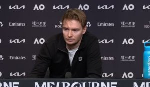 Tennis - Open d'Australie 2026 - Alexander Bublik : "Ça ne m'apporte rien de venir perdre, crier et casser des raquettes"