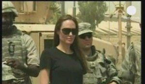 Angélina Jolie rend visite aux troupes américaines en Irak
