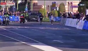 Shura Kitata vainqueur devant Asrar Hiyrden à la photo finish - Athlé - Marathon de Séville