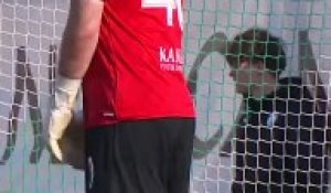 En plein match, l’ancien gardien de Rennes Tomas Koubek dégage… sur le balcon d’un immeuble - Foot