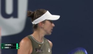 Miami - Bencic bat Anisimova et rejoint Gauff en quarts