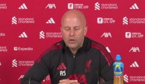 Liverpool - Slot : "Même trois victoires ne sauveraient pas la saison"