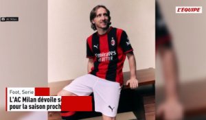 L'AC Milan dévoile son nouveau maillot domicile pour la saison prochaine avec un retour aux bandes larges - Foot - Serie A