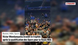 Victor Wembanyama brandit le trophée après la qualification des Spurs pour la finale NBA - Basket - NBA - Spurs