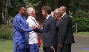 Bleus - Emmanuel Macron de passage à Clairefontaine