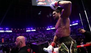 Anthony Joshua met K.-O. l'Albanais Kristian Prenga après avoir été envoyé au tapis deux fois - Boxe - Lourds