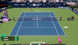 Swiatek déroule puis se prend un peu les pieds dans le tapis - Tennis
