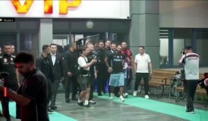 « Bienvenue, roi d'Égypte » : Mohamed Salah accueilli par des milliers de fans, des feux d'artifice et des fumigènes à Trabzonspor - Foot - Transferts