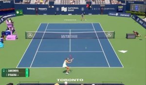 Toronto - Rybakina a dû batailler mais sera en 1/4 de finale