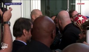 Le bain de foule de Zinédine Zidane après avoir annoncé sa première liste de l’équipe de France - Foot - Bleus