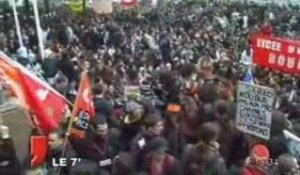 Nantes : 5000 lycéens battent le pavé contre Darcos