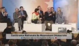 Bayrou dénonce "les abus de pouvoir" de Sarkozy