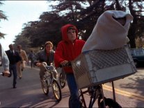 Voir Toutes Les Photos Du Film E T L Extra Terrestre Et Affiches Officielles Du Film En Diaporama