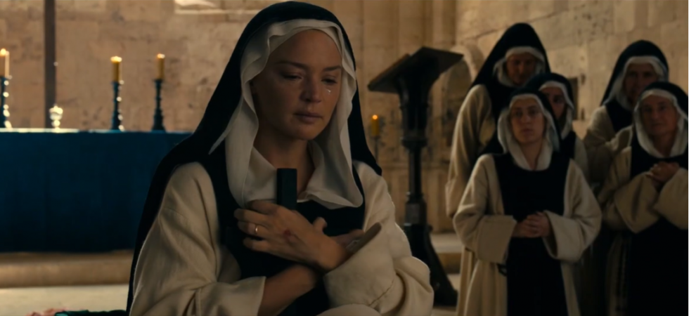 Bande-annonce de Benedetta avec Virginie Efira : portrait de deux nonnes en feu