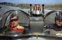 Série Batman : Robin a dû prendre des pilules pour réduire la taille de son sexe