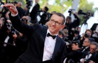 Dany Boon et Guillaume Gallienne amoureux d'Alice Pol dans Le Dindon