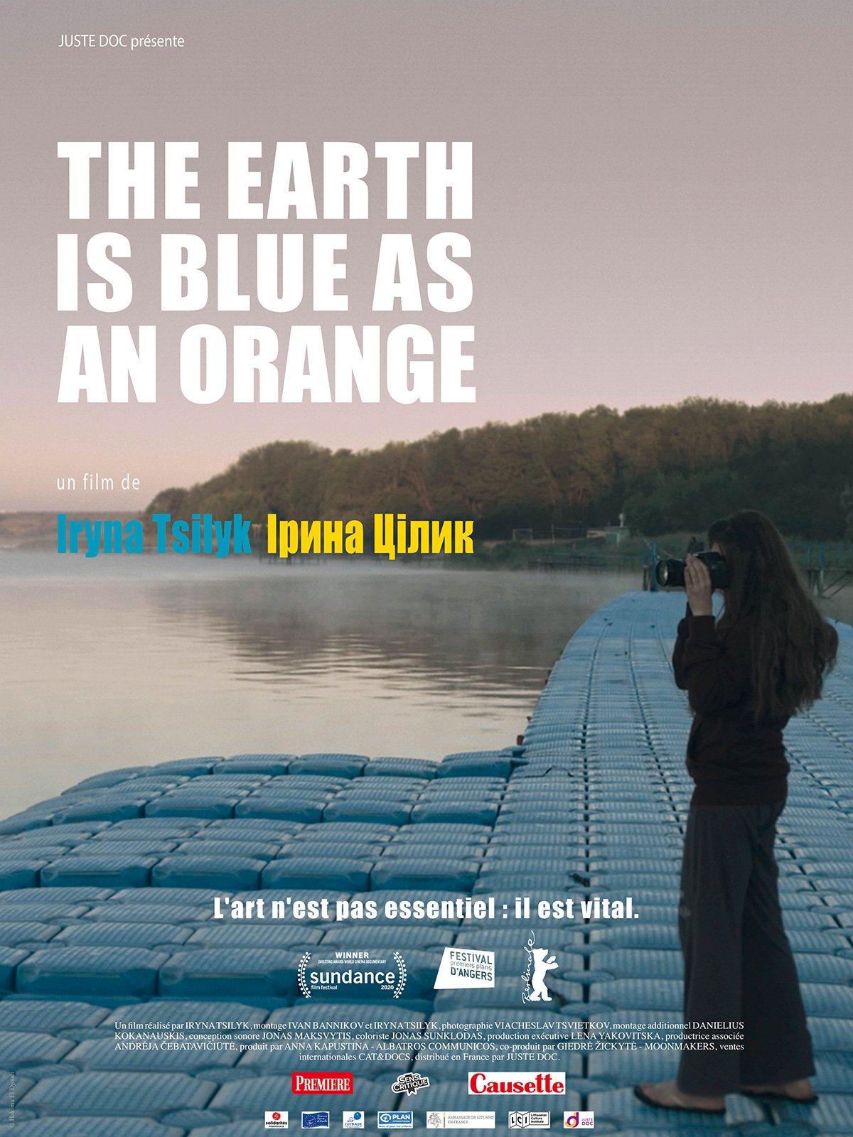 The Earth Is Blue As An Orange : Affiche
