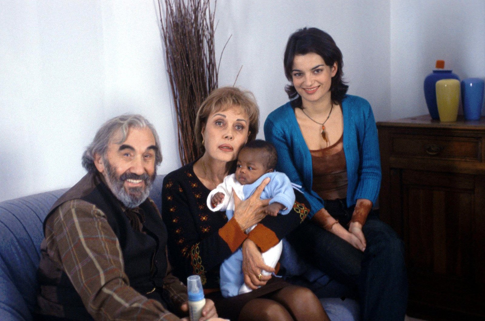Un bébé noir dans un couffin blanc : Photo Beppe Chierici, Fanny Gilles, Pascale Roberts