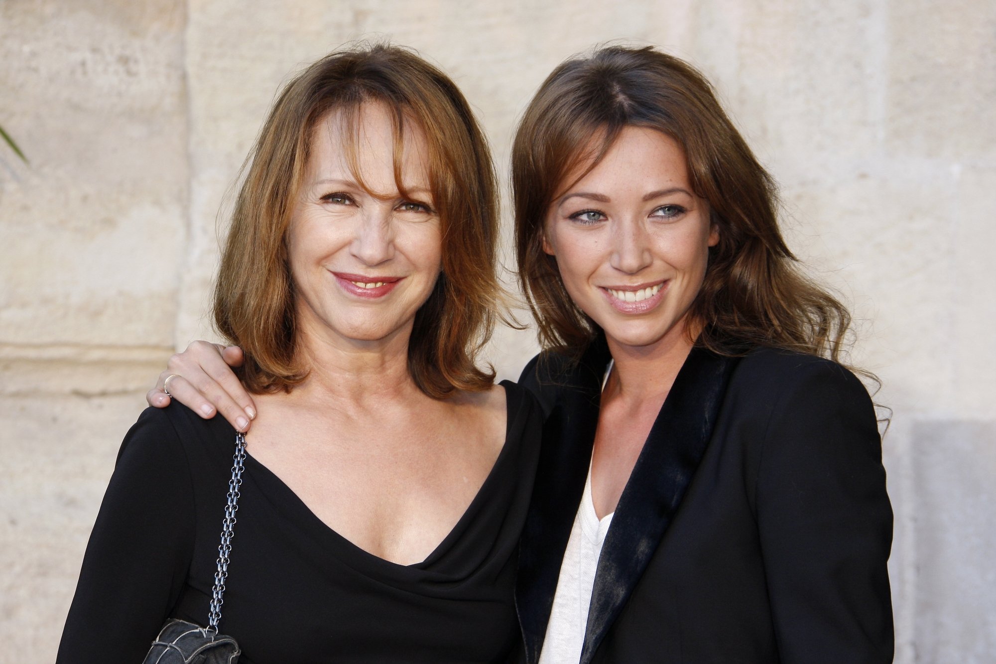 Nathalie Baye et sa fille Laura Smet posent lors du 10e Festival de La Rochelle, le 19 septembre 2008.