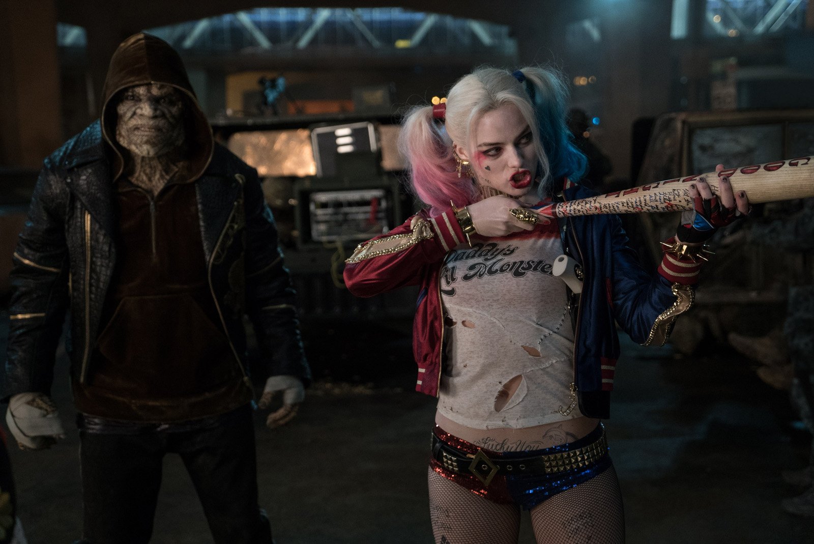 Margot Robbie dans son costume de Harley Quinn pour une scène de 