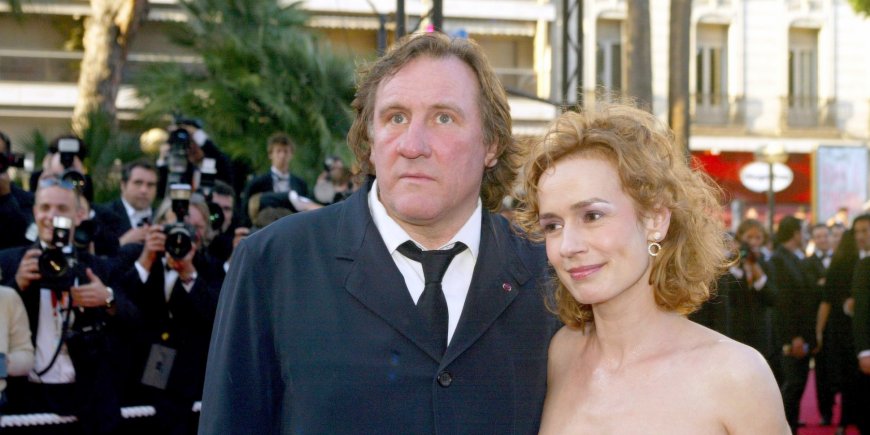 Gérard Depardieu et Sandrine Bonnaire au 56e Festival de Cannes, le 17 mai 2003.